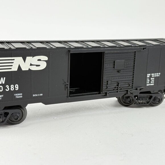 Industrial Rail Norfolk Southern NW 90389 Boxcar O-Gauge Model Train w/Box - Picture 8 of 13